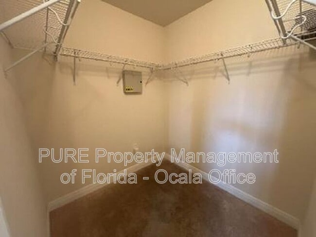 Building Photo - 6330 SW 48th Ave