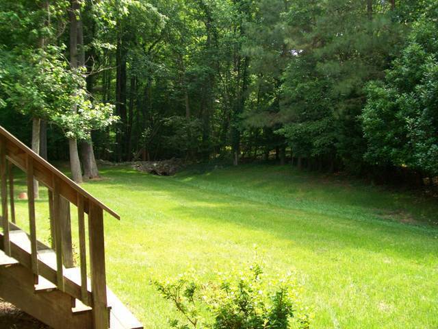 Building Photo - Light & Airy Townhome in Downing Creek, wo...