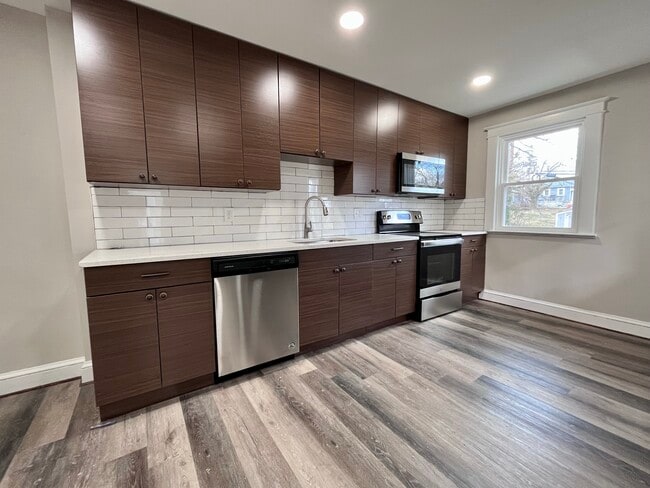 Building Photo - 410 Walcott Rd