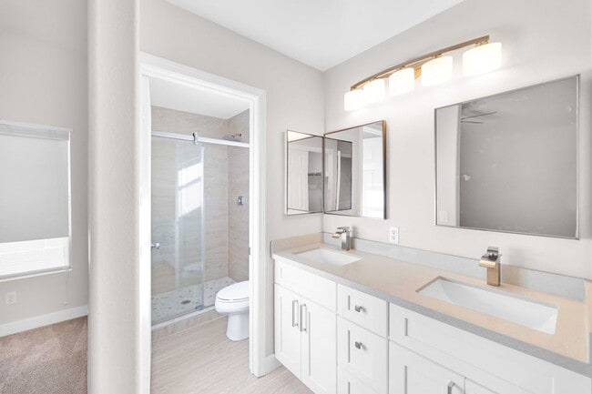 Building Photo - Stunning Remodeled Summerlin Home!