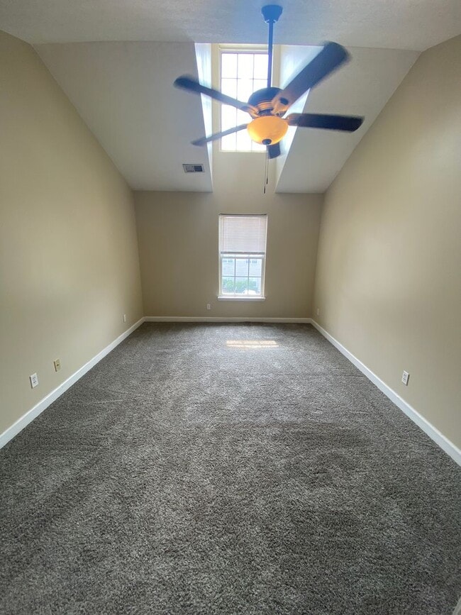 Building Photo - 2 bedroom/ 2 bath Woods of St Andrews condo available for rent in 40214 -  $1,200/month