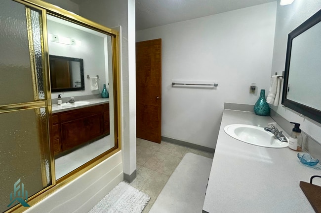 Building Photo - Witham Hill Townhome