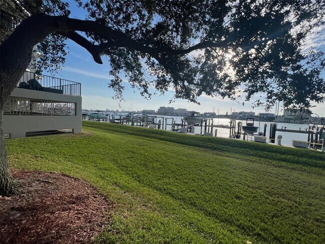 Building Photo - 670 Island Way