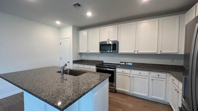 Building Photo - 1782 SW Bayshore Blvd