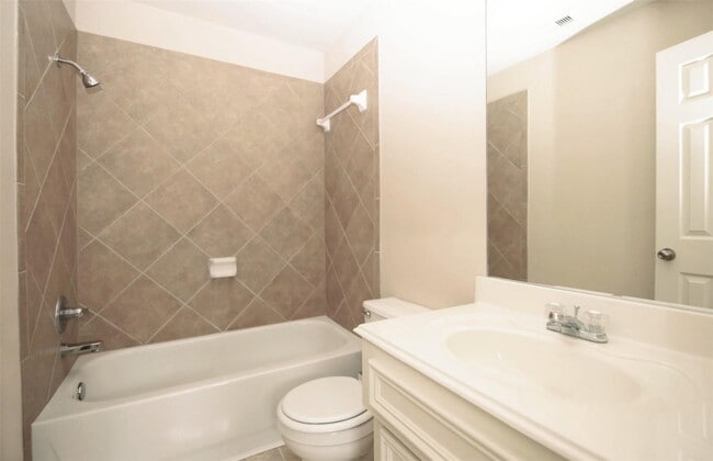 Building Photo - 16502 Pentonshire Ln