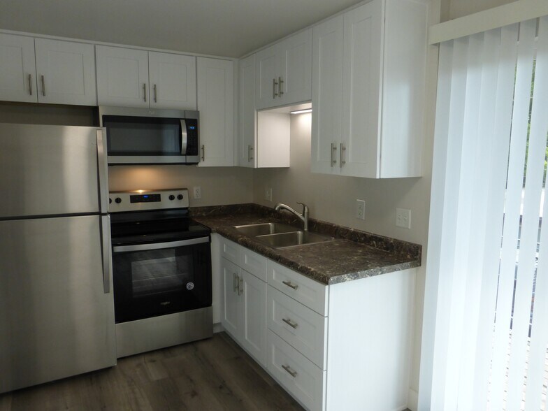 Building Photo - 475 Wall St