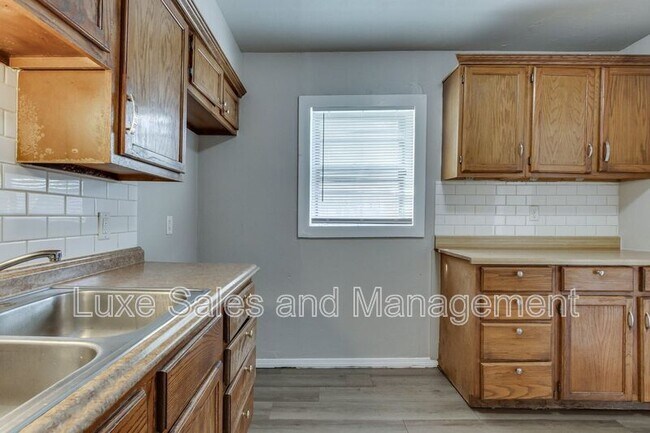 Building Photo - 1005 SW 63rd St