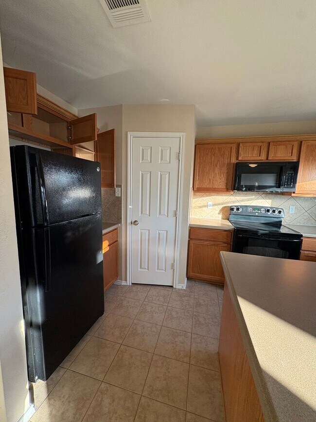 Building Photo - AVAILABLE NOW