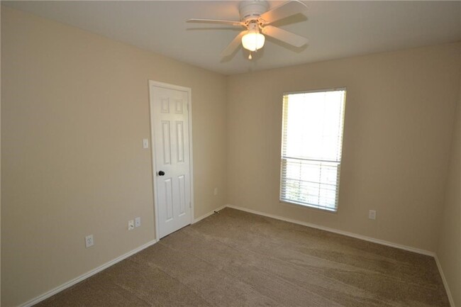 Building Photo - 1803 Ascot Ln
