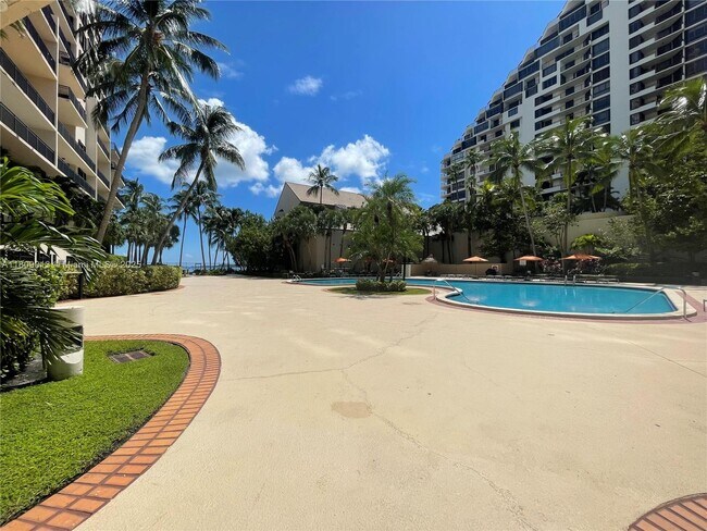 Building Photo - 540 Brickell Key Dr