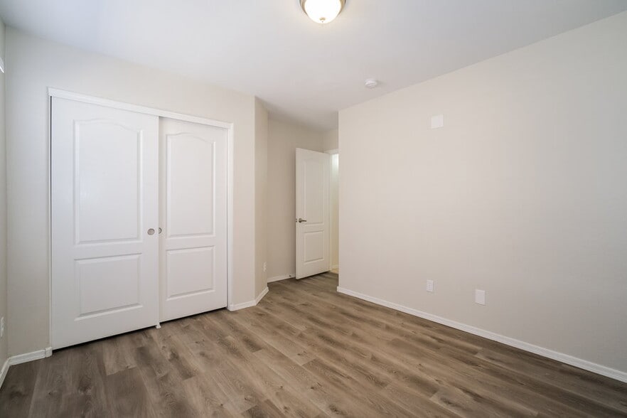 Building Photo - 806 S 122nd Ln