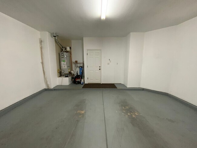 Building Photo - 3 Bedroom Townhome Available Near Wyoming Blvd NE & Paseo Del Norte Blvd NE!