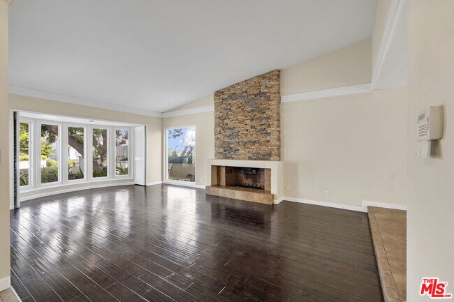 Building Photo - 26572 Academy Dr