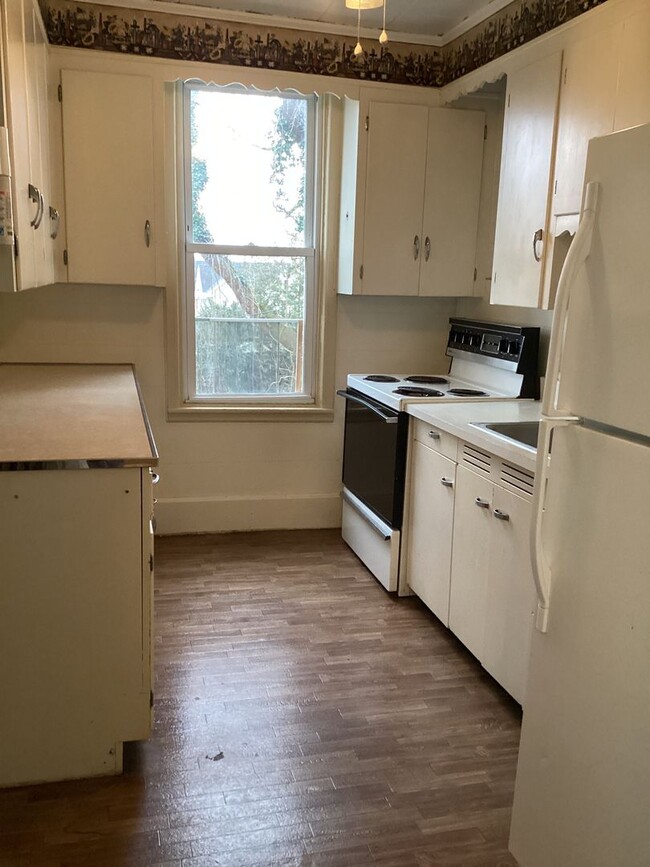 Building Photo - 6- 8 E. Third Street