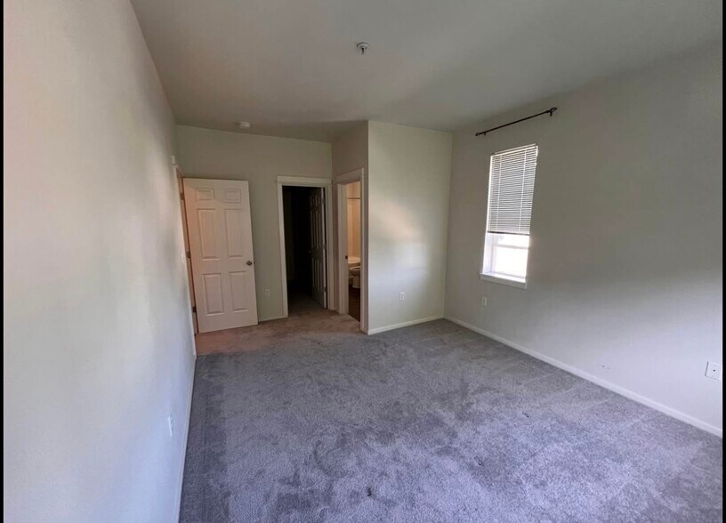 Building Photo - 15026 40th Ave W