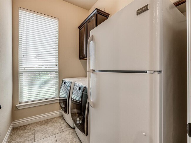 Building Photo - 2500 Cordgrass Ln