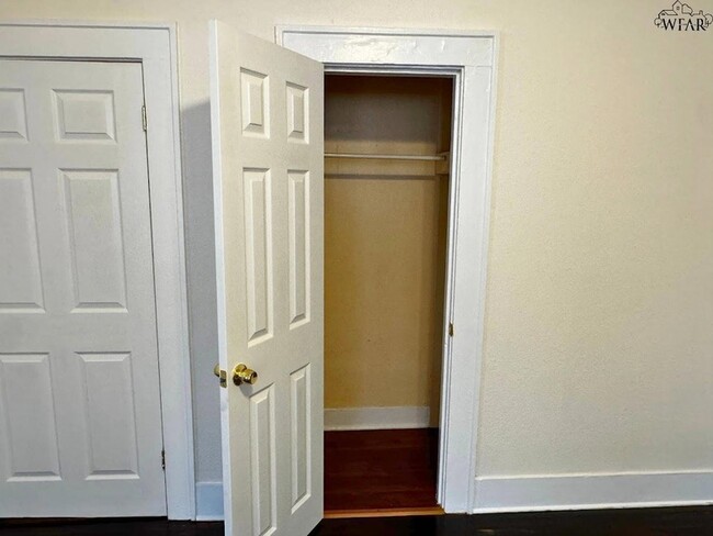 Building Photo - 2007 10th St