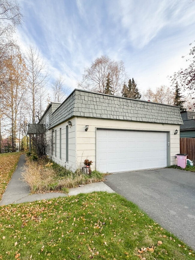 Building Photo - 3607 Rhone Cir