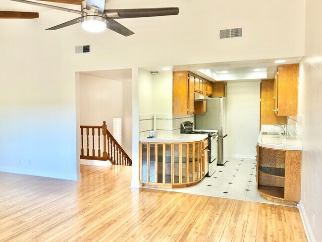 Building Photo - Wonderful, Fresh, Bright & Beautiful Two-S...