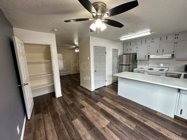 Building Photo - 285 W 600 N