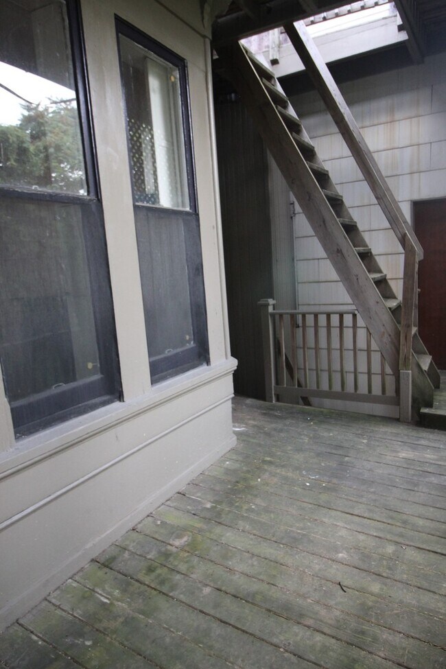 Building Photo - 1513 Bolton St