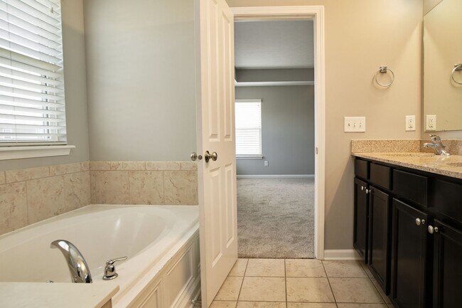 Building Photo - 4BDRM, 2.5 BA with finished basement in Westminster