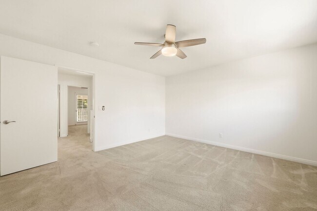Building Photo - Remodeled 3bd/2.5bath steps from beaches, Racetrack, and Cedros Design district