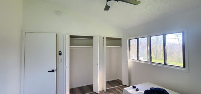 Building Photo - Finleyville 3 Bedroom 1.5 Bath Remodeled R...