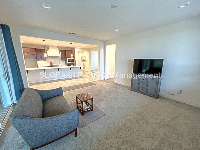 Building Photo - AVAILABLE AUGUST - Spacious Nipomo Home - 2 Bed + spacious den / 2 Bath