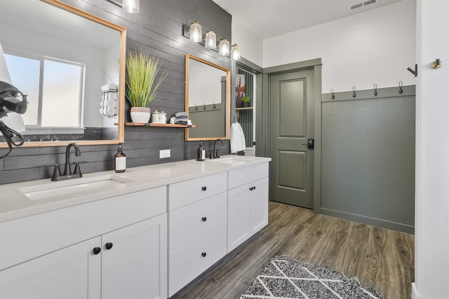 Building Photo - 304 Cliff Swallow Ave