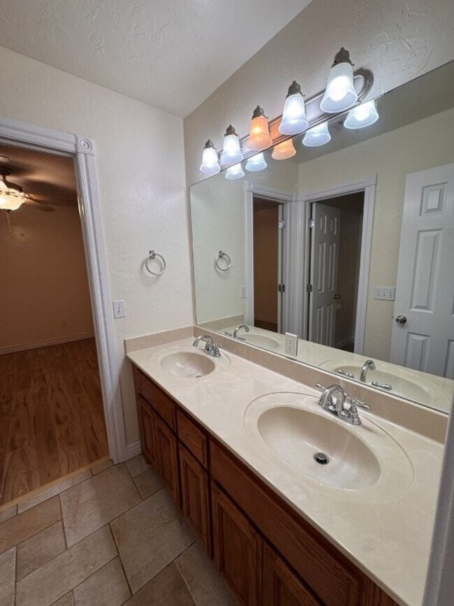 Building Photo - 3 bed, 2 living area, 2.5 baths with storm shelter gazebo!  This home has everything you need, ca...