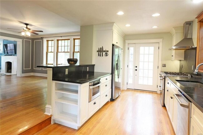 Building Photo - 418 Carswold Dr