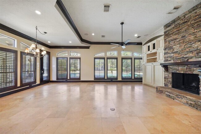 Building Photo - 30 N Palmiera Cir