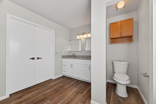 Building Photo - 21215 Park Bluff Dr