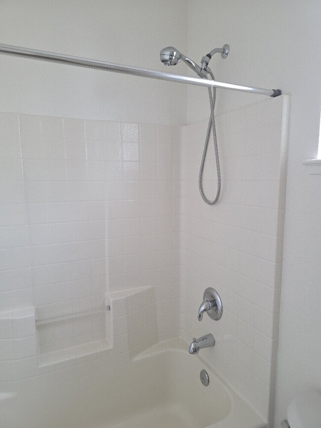 Building Photo - Beautiful house for rent in Folsom 4 bd 3 bath 1920 sq feet
