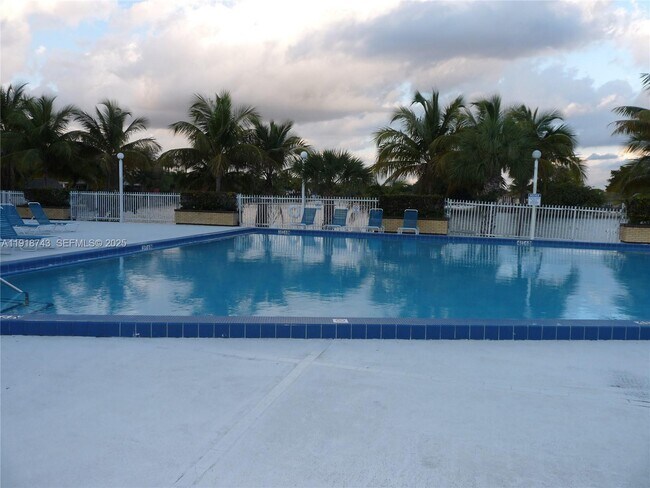 Building Photo - 14415 N Kendall Dr