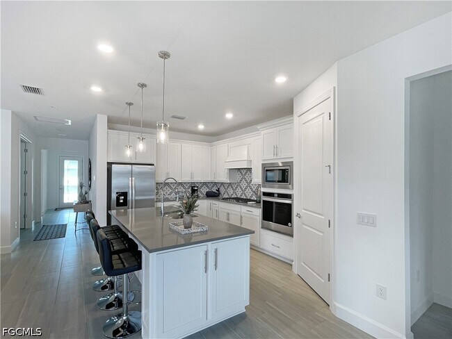 Building Photo - 2057 Yellowfin Cir