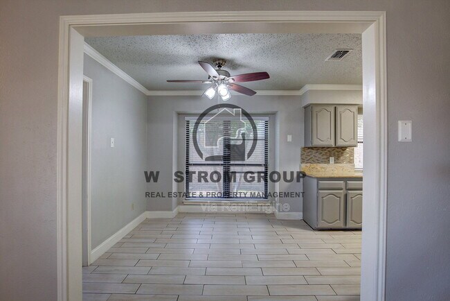 Building Photo - 1642 Belltower Dr