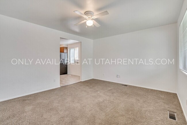 Building Photo - 1194 W 300 N St