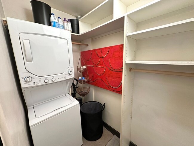 Building Photo - Queen Anne - Villa Costella - 1 Bedroom / ...