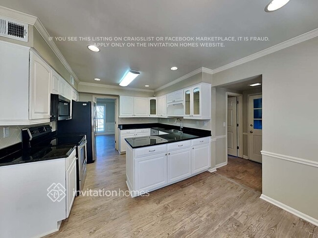 Building Photo - 3250 Ethan Dr