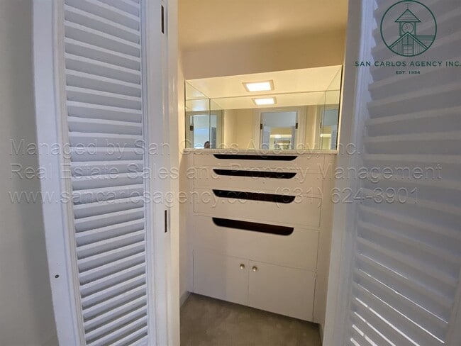 Building Photo - Completely Remodeled One Bedroom Carmel Hi...
