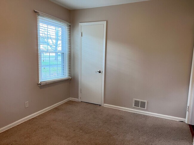 Building Photo - East Grand Rapids schools! 4 Bedroom Home