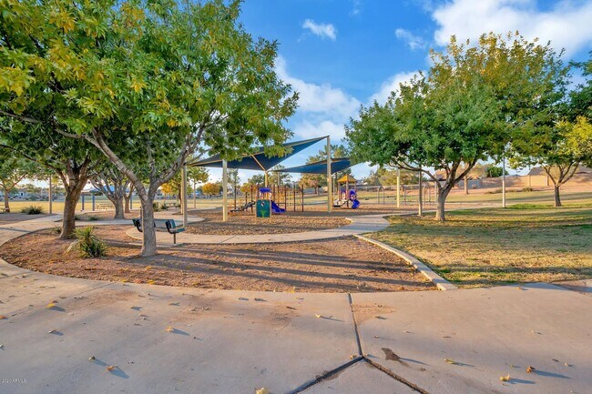 Building Photo - 1600 N Saba St