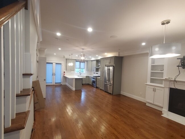 Building Photo - 47 Coffey St