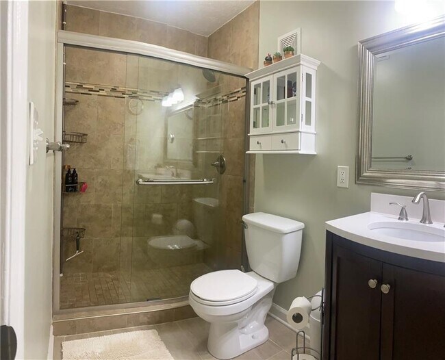 Building Photo - 1194 Ashborough Dr