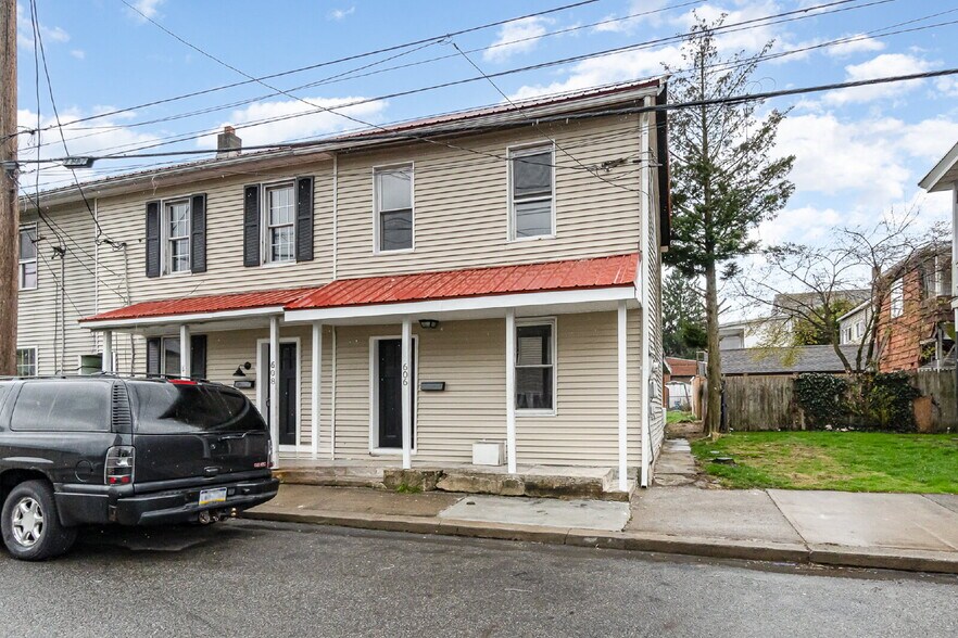 Building Photo - 606 North St