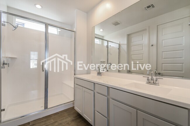 Building Photo - 10127 E Ulysses Ave