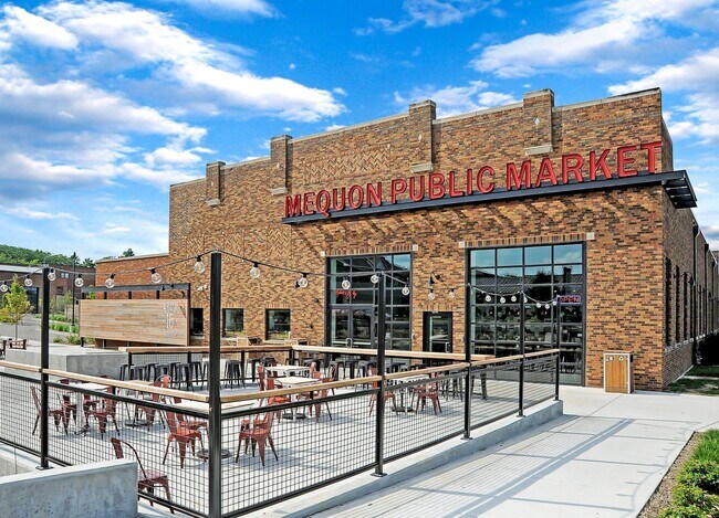 Building Photo - 11330 N Buntrock Ave