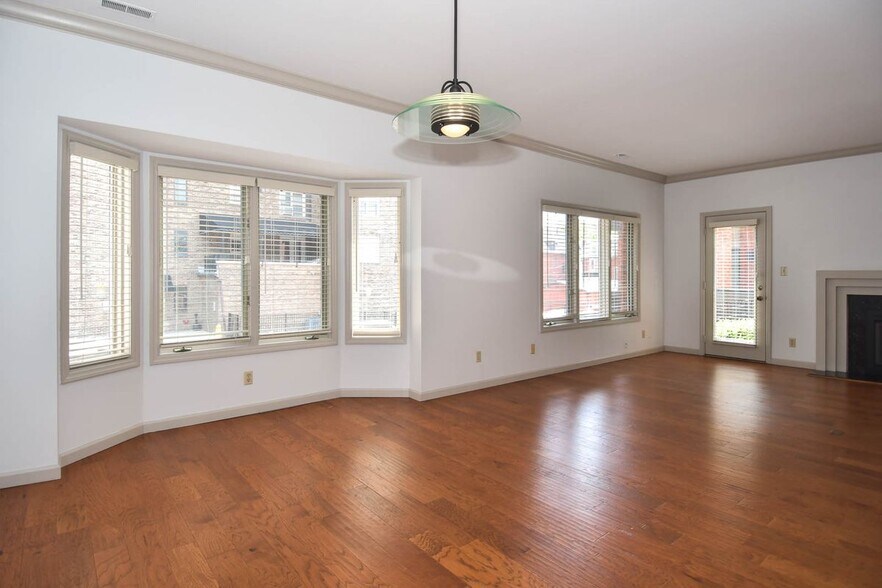 Building Photo - 4444 Lindell Blvd